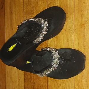 Volatile Rhinestone Flip Flops Slight Wedge Black Thongs Size 7 Leather upper